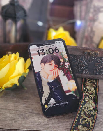 Freebie: Acrylic Phone